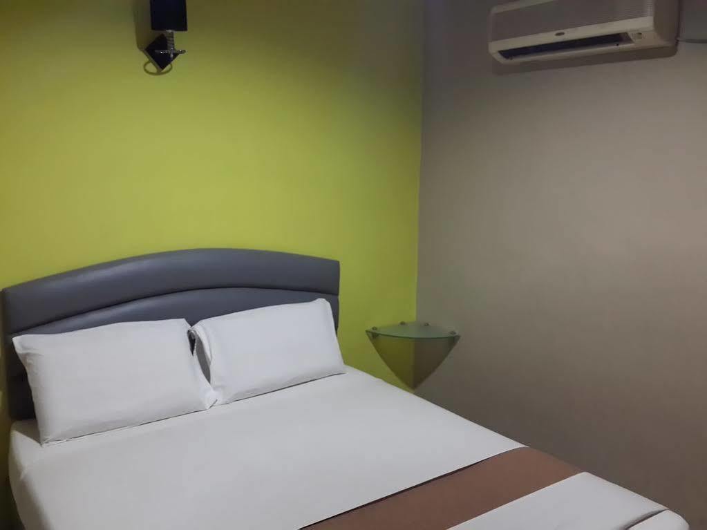 Dju Dju Hotel Batam Bagian luar foto